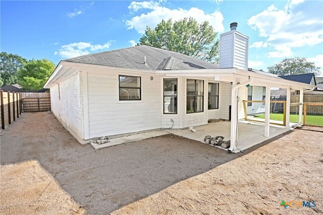 Building Photo - 953 River Bank