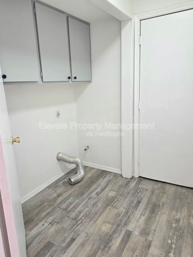 Building Photo - 524 Westwood Ct