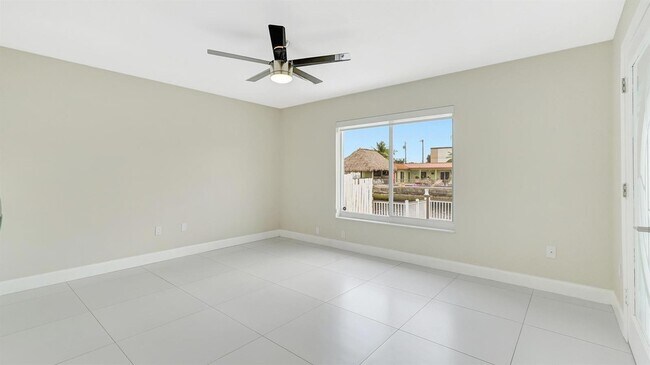Building Photo - 1412 NE 53rd Ct