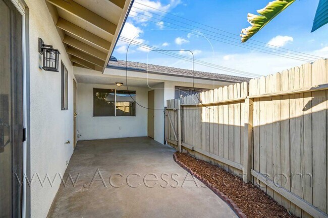 Building Photo - 41012 Beachwood Ave