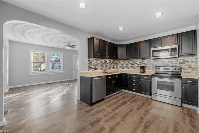 Building Photo - 3221 Hyde Cir