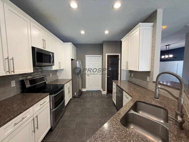 Building Photo - 578 Carters Grove Rd