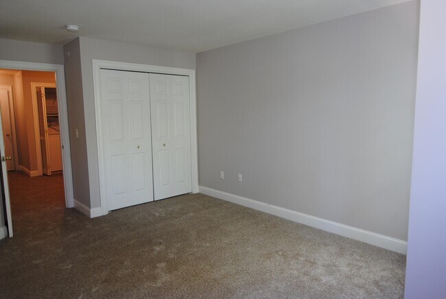 Building Photo - 3 Maple Ridge Dr