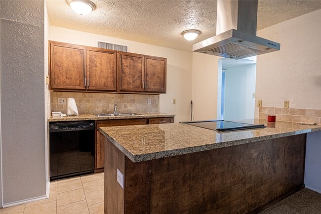 Building Photo - 14658 Flair Dr