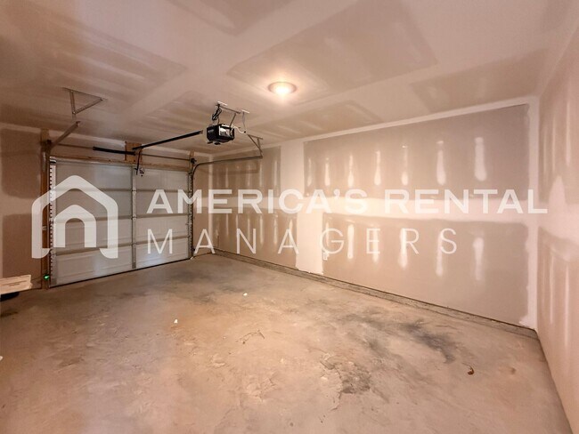 Building Photo - 105 River Grass Dr