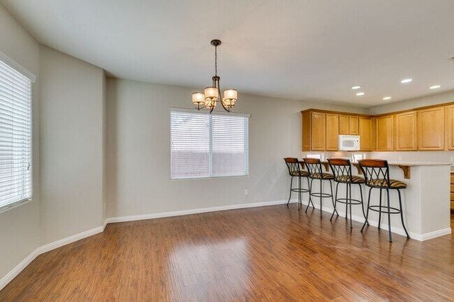 Building Photo - Beautiful 3 Bed / 3 Bath Home in Skyridge Community