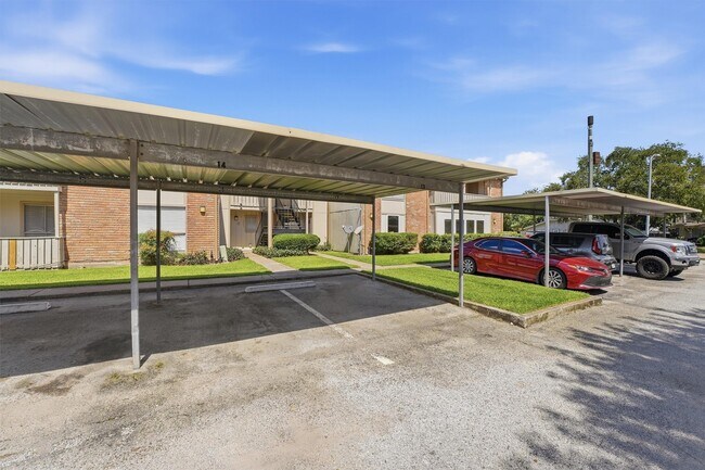 Building Photo - 5667 Birchmont Dr