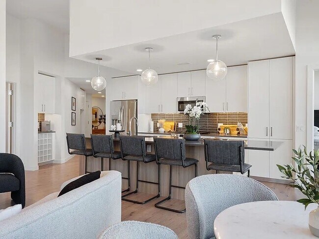 Building Photo - 1212 Demonbreun St