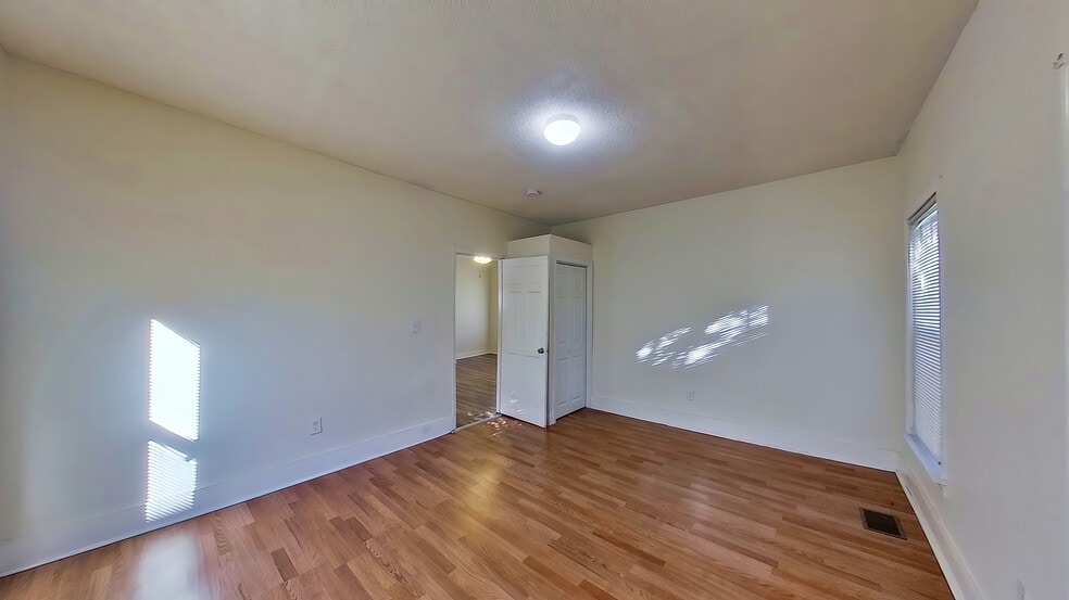 Bedroom - 29 Glenwood Sq