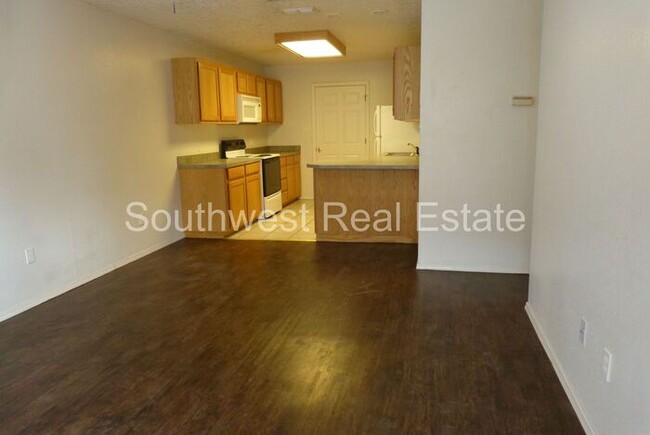 Building Photo - 2 Bed 2 Bath Apt--Perfect for roommates!!