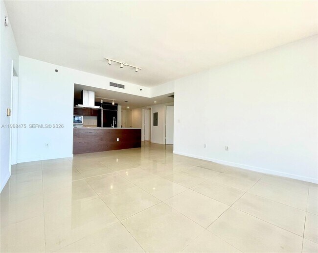 Building Photo - 495 Brickell Ave