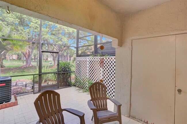 Building Photo - 10540 SW 154th Ct