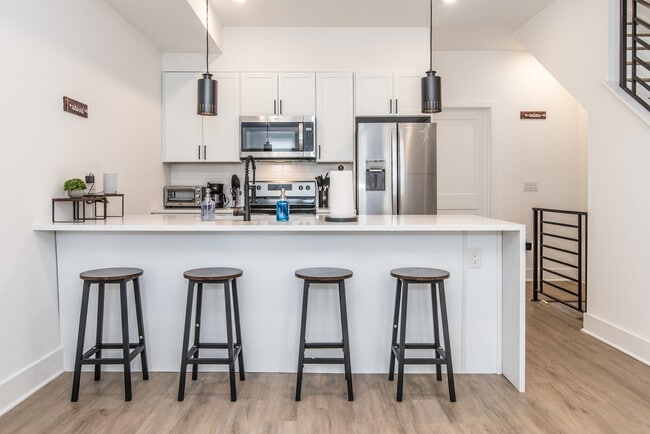 Building Photo - 2435 Master St