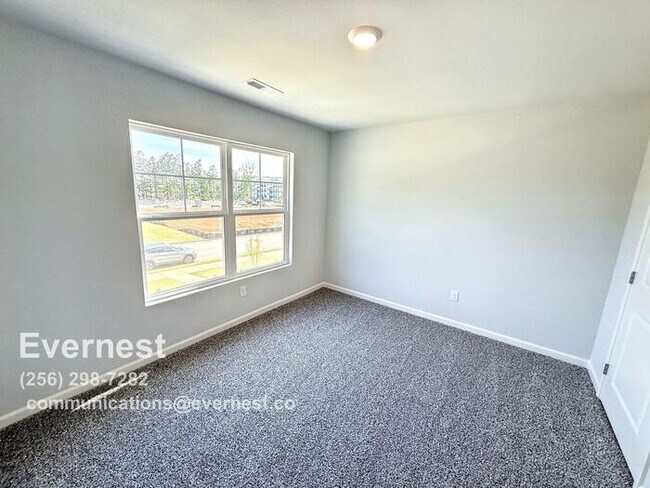 Building Photo - 3-Bedroom, 2.5-Bathroom Townhouse in a Pri...