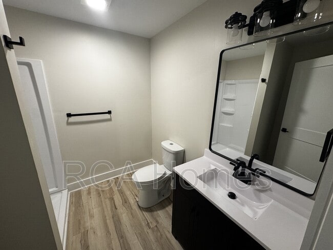 Building Photo - 18 N Gray St