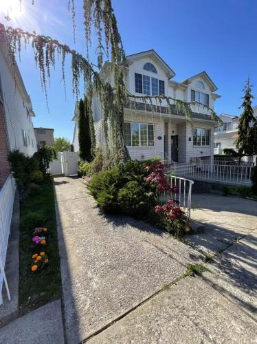 Building Photo - 392 Elvin St