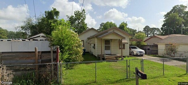 Primary Photo - 3 Bed 1 Bath Cozy Home