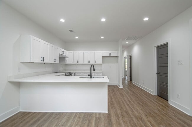 Building Photo - Move-In Ready New Construction Near Downtown & Hospitals!