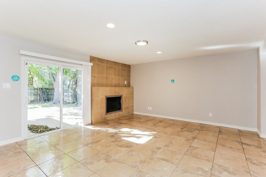 Building Photo - 6906 Forestview Dr