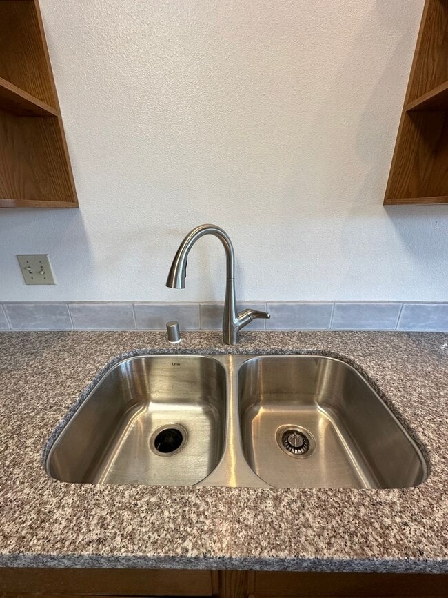 Building Photo - Top Floor of Benicia Duplex