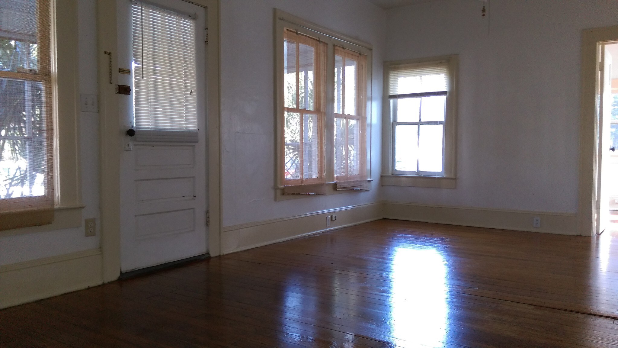 HUGE front room - 307 NW 15th St
