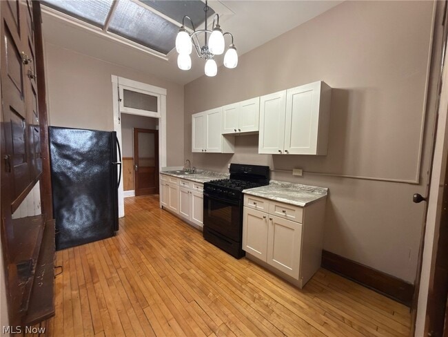 Building Photo - 153 S Main St