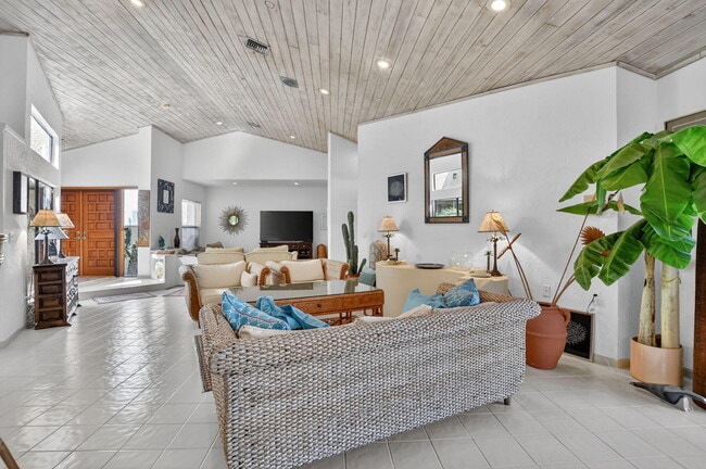 Building Photo - 22519 Esplanada Cir