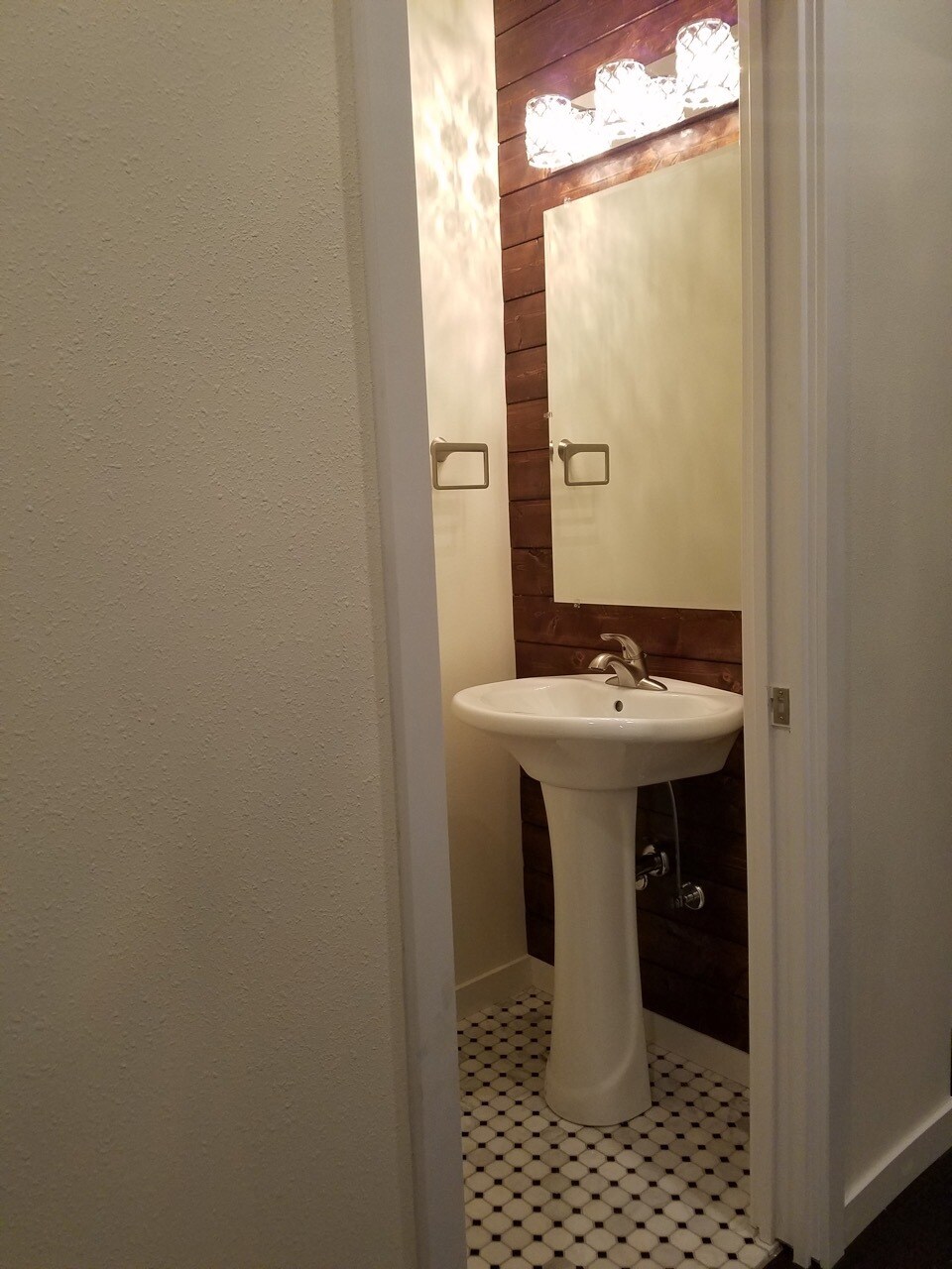 Building Photo - 1408 Sunset Ct