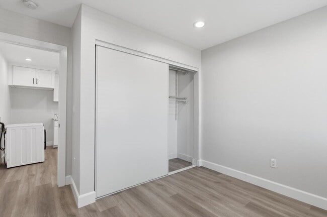 Building Photo - 10788 Mercer Ave