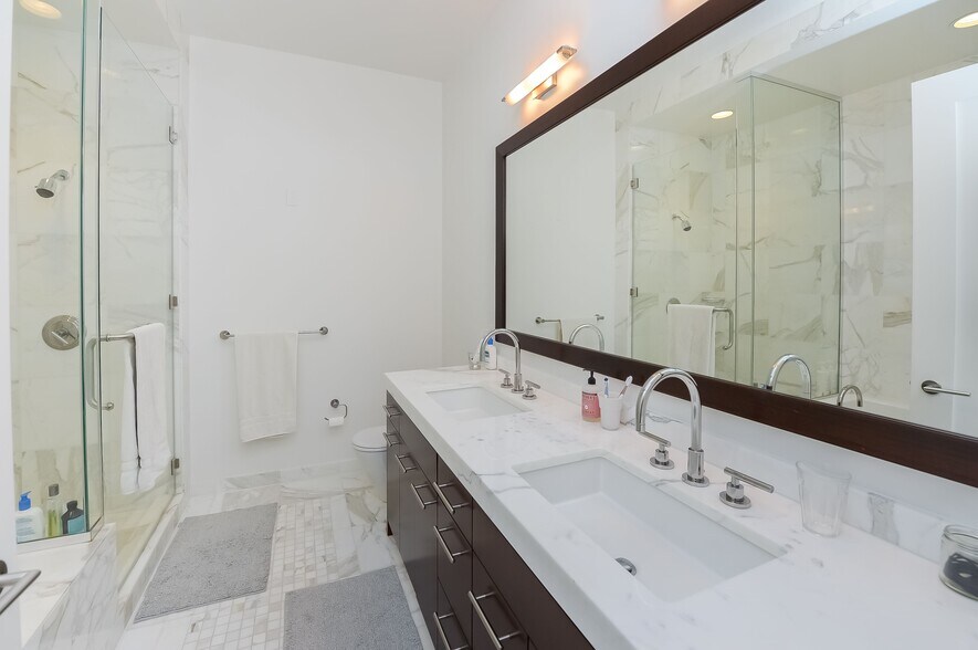 Building Photo - 1414 S Penn Sq