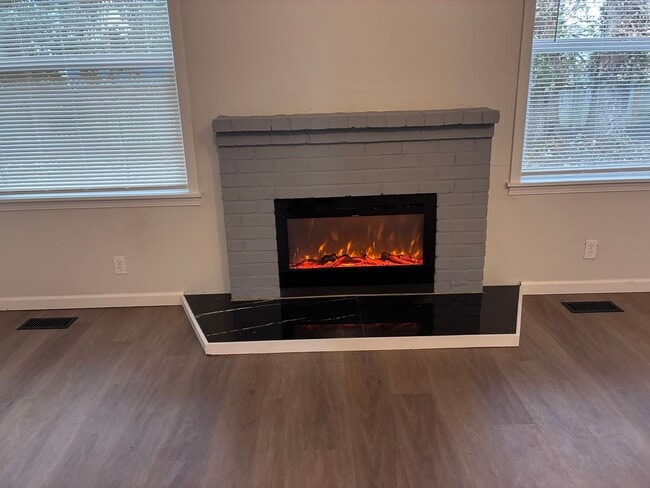 Building Photo - Your Newly Updated 3 Bed, 1 Bath Move-In Ready Home!