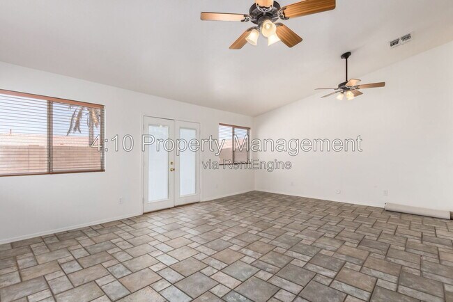 Building Photo - 30725 N Royal Oak Way