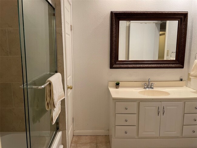 Building Photo - 8055 Cambridge St