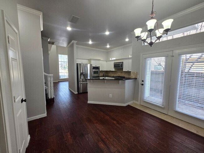 Building Photo - 6116 Thursby Ave