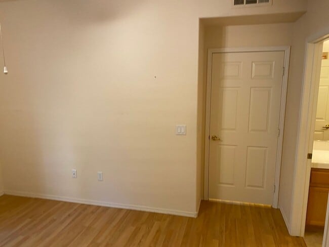 Building Photo - SE!!! Gated!! 2 Bedroom 1st Floor with Bal...