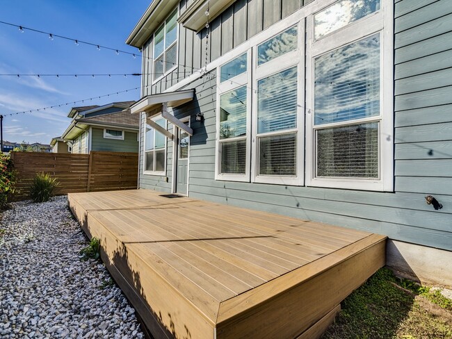 Building Photo - 2215 Capulet St