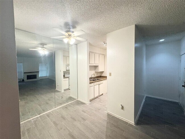 Building Photo - 10049 Westpark Dr