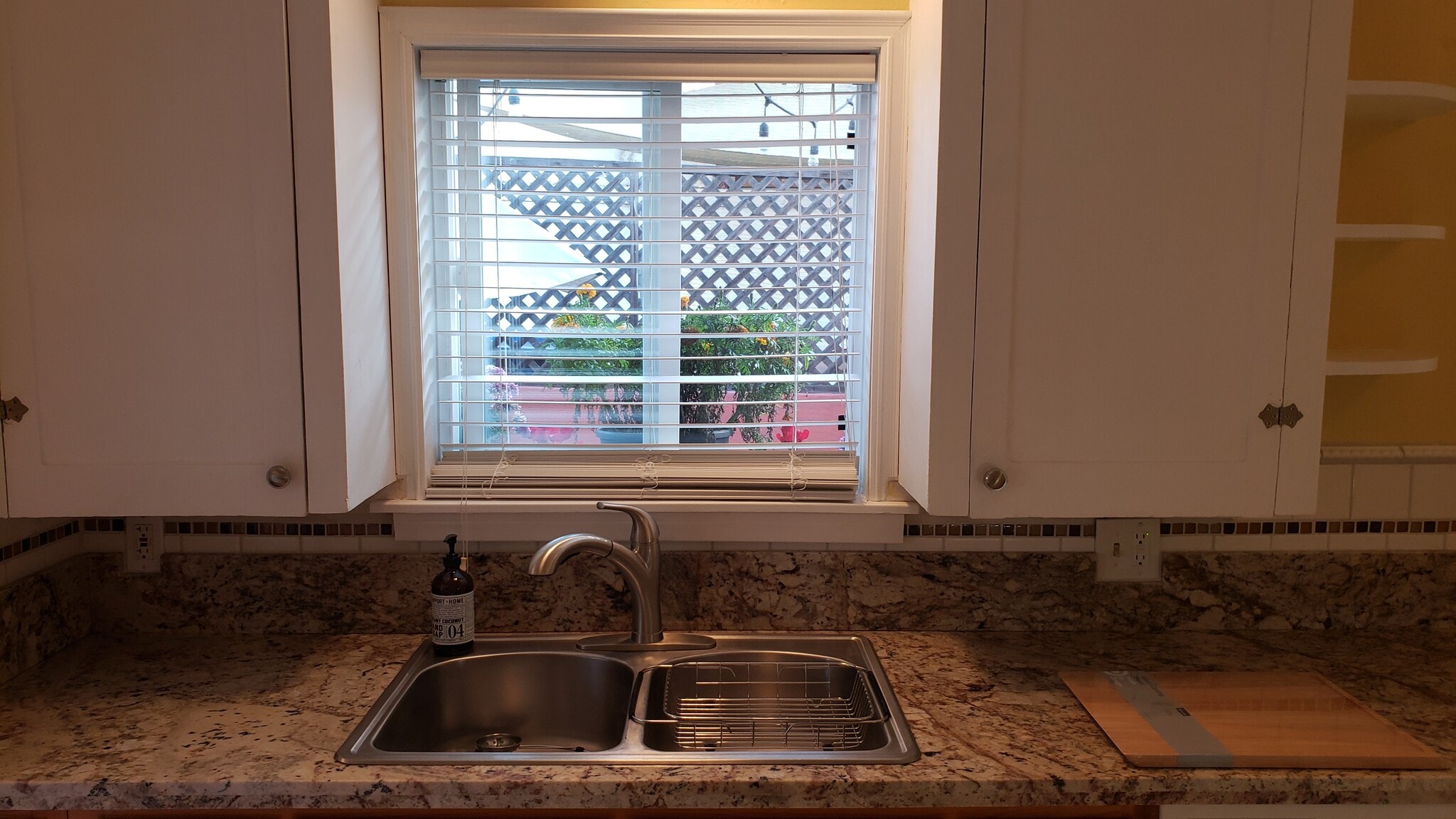 Kitchen - 4049 Sunset Dr