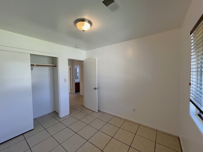 Building Photo - 1408 Interlaken Dr