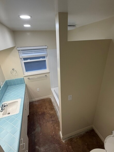 Building Photo - 1722 Eucalyptus Dr