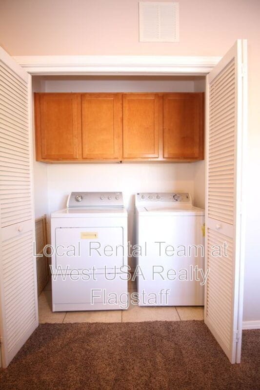 Building Photo - 2325 N East St