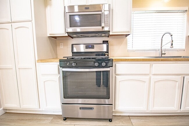 Building Photo - 8644 Frankfort St