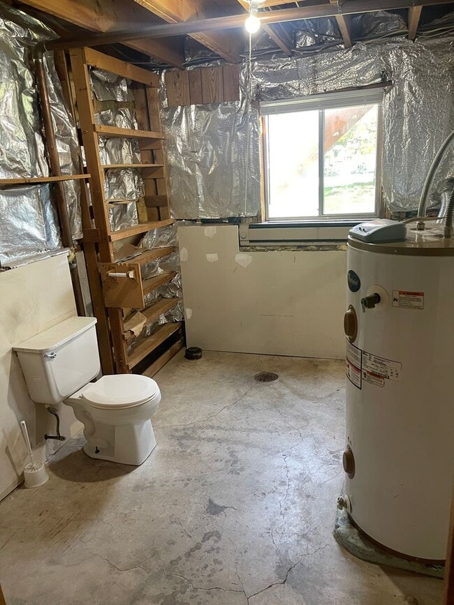 Building Photo - PENDING APPLICATION 2 Bedroom Duplex in Sp...