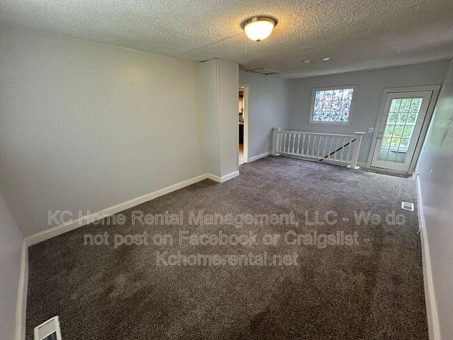 Building Photo - 10700 E 28th Terrace S