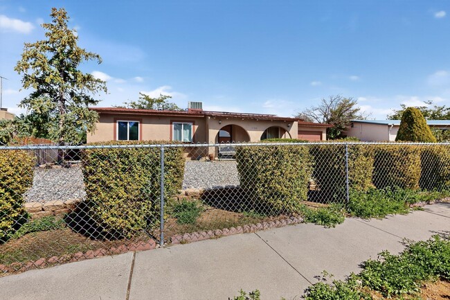 Building Photo - 2702 Avenida Del Sol