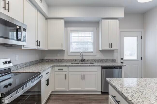 Building Photo - 108 A Aviator Cir