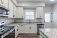 Building Photo - 102 B Aviator Cir