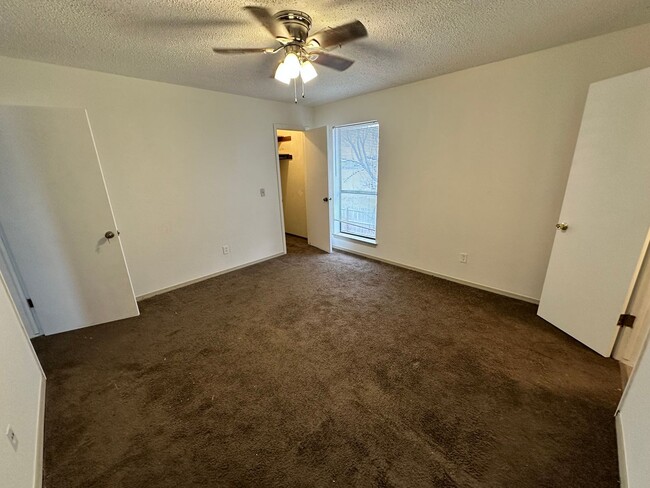 Building Photo - Spacious 2-Bedroom, 1.5-Bath Duplex!