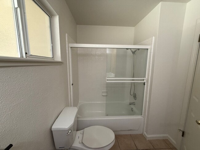 Building Photo - Single Story home in Riverbank's Crossroads Subdivision!