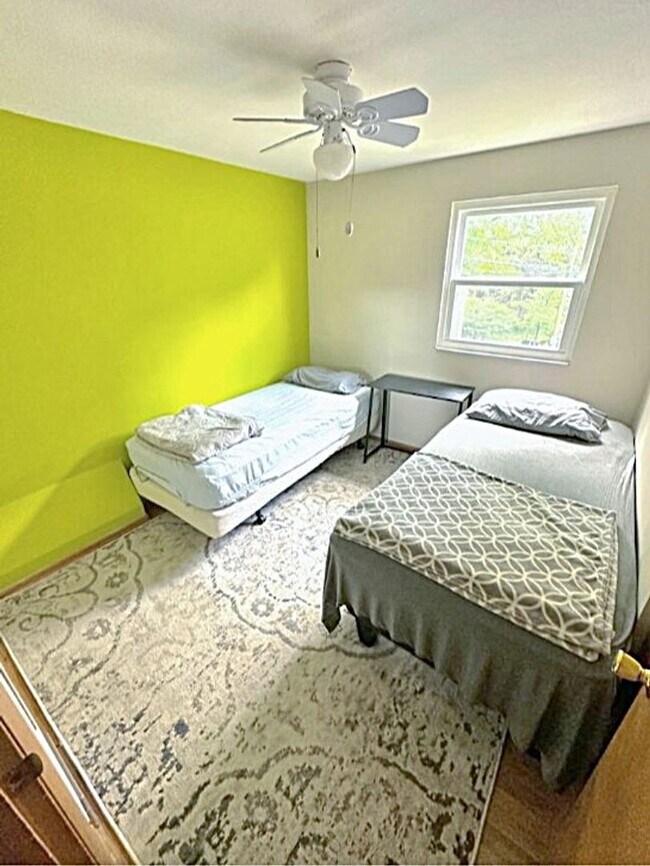 Building Photo - PRIME LOCATION Beautiful Home 1 Mile from ...